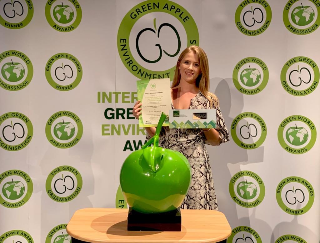 Iona Huckle accepting Green Apple Award 2019