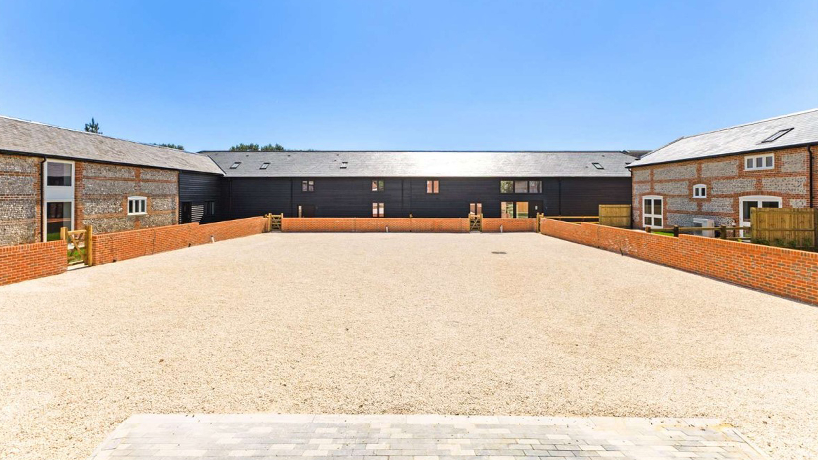 Egbury Development Courtyard – New Build Homes, Housing, Barn Conversion